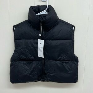 Ladies puffer vest. NWT